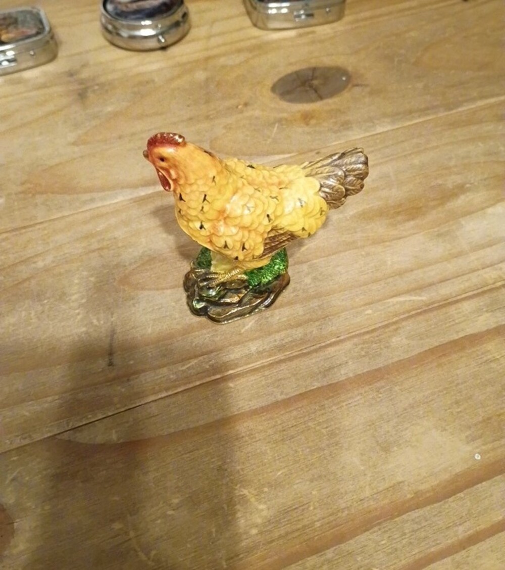 Yellow Ceramic Hen Trinket Box - Picture 2 of 4